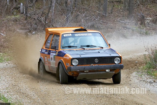 Illustration for article titled Rally Photos of the Day: Oversize edition
